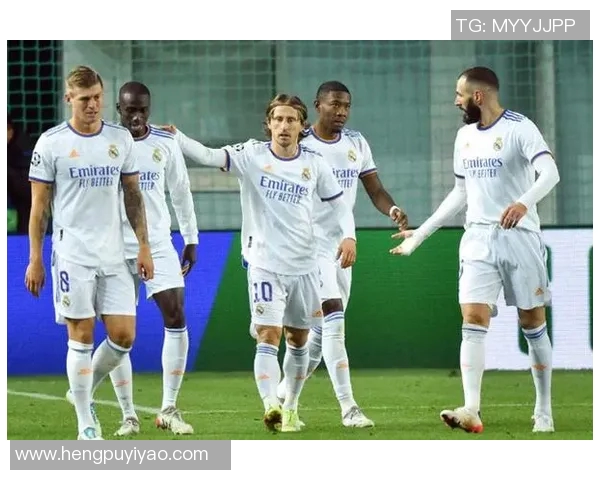 曼联与皇马首发阵容对比解析谁能在巅峰对决中胜出